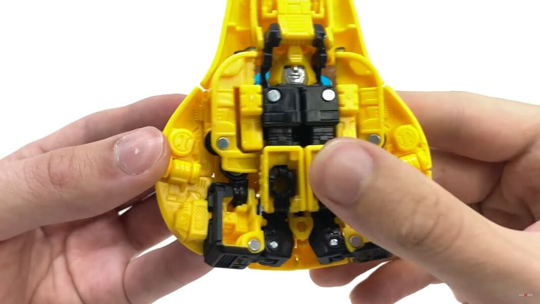 Transformers War For Cybertron Buzzworthy Origin Bumblebee  (42 of 54)